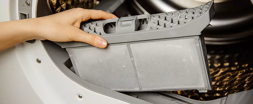 Signs Of A Clogged Dryer Lint Trap in Hicksville, New York